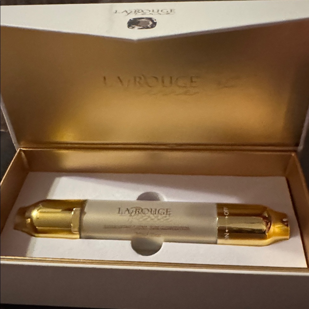 La Rouge Elexir Lifting Cream - Put Glow Edition. Instant facelift in 60 seconds